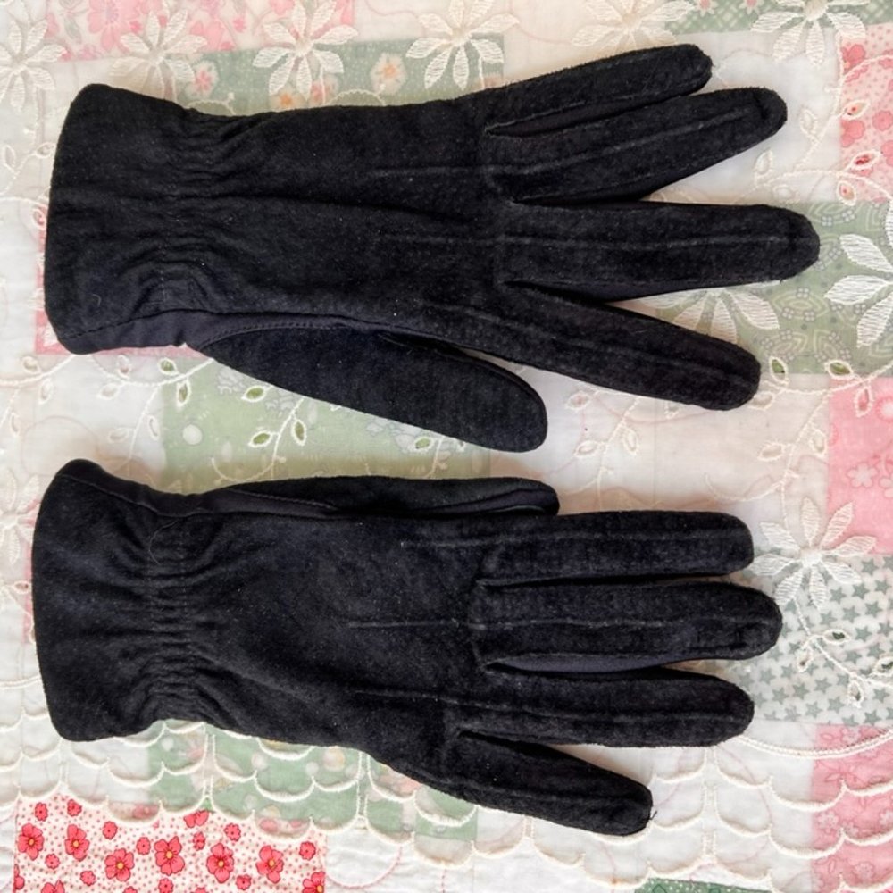 Isotoner Black Gloves Size 7.5 Medium